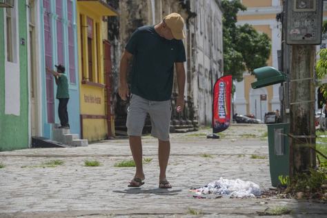2026-05-11-papeleira-para-lixo-insuficiente-c-leonardo-ariel-2.jpg