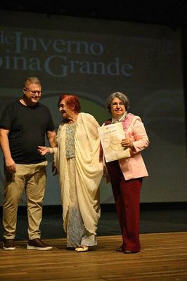 Festival de Inverno de CG concede medalha ao jornal A União