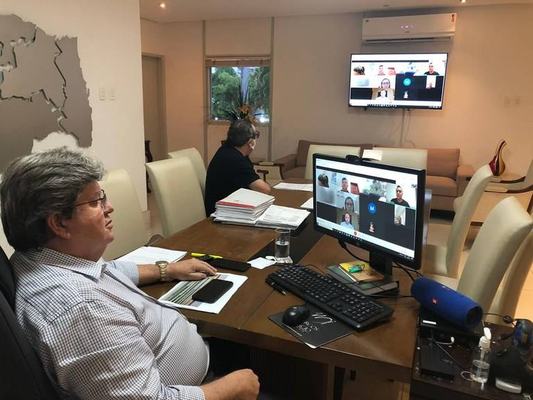 João Azevêdo discute logística de vacinação para o mês de março com prefeitos da Grande João Pessoa