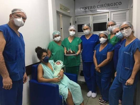 Jovem com suspeita de covid-19 dá à luz ao primeiro filho na maternidade Frei Damião