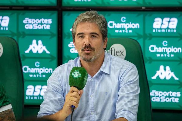 Rodrigo Pastana tem a missão de montar o elenco para 2026