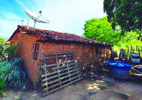 Casas de taipa são substituídas por novas moradias no Sertão do estado