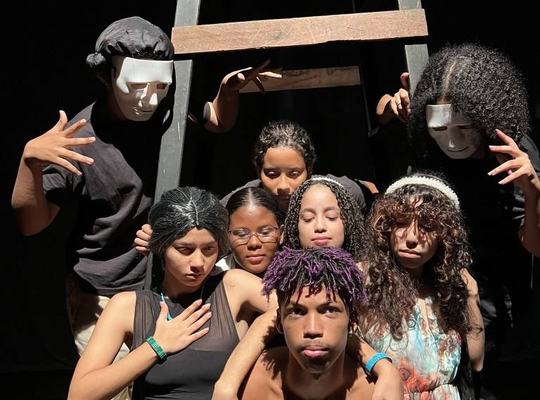 Escola produz espetáculo antirracista