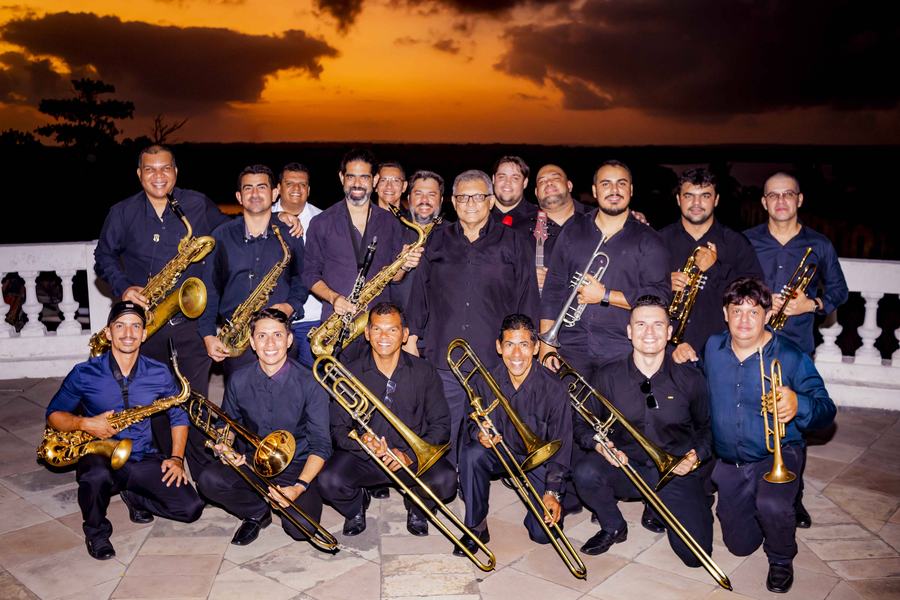 FOTO5DEAGOSTOBIGBAND.jpeg