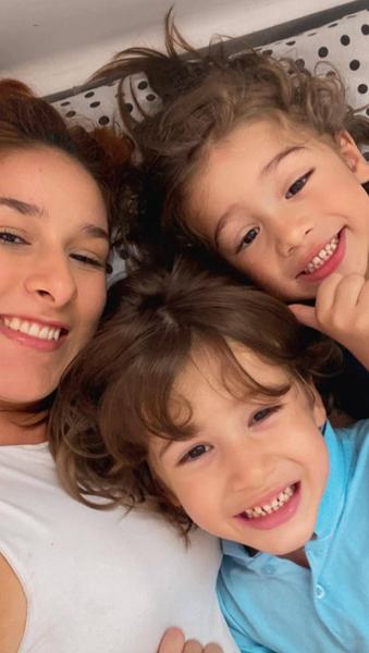 KarlaHeloysaArajoFreitascomseusdoisfilhos2.jpeg