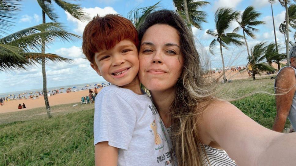 MarcelaDantaseofilhoPedroArquivoPessoal.jpg