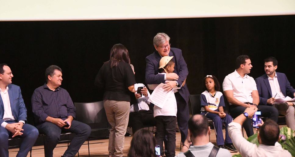 OGovernadorEntregaPrmioEscolaRefernciaemAprendizadogem_F.Evandro8.JPG