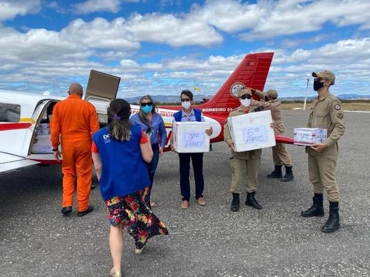 Aeronave do serviço aeromédico inicia ações com transporte de vacinas contra Covid-19