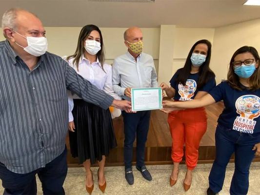 Agevisa entrega Declaração que atesta alta adesão do Trauma de CG às práticas de segurança do paciente