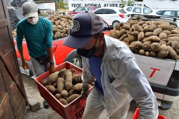 Governo da Paraíba compra da agricultura familiar e distribui mais de 480 toneladas de alimentos
