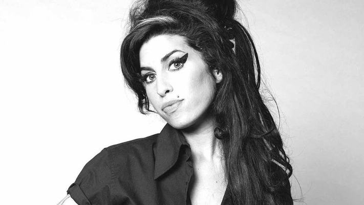Há dez anos, o vozeirão de Amy Winehouse se calava