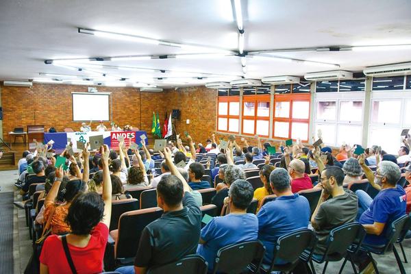 Professores da UFCG rejeitam indicativo de greve para dia 15