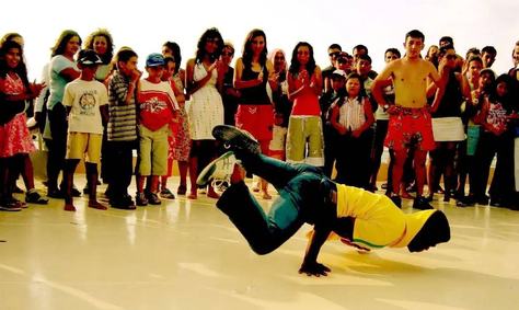 b-boy_breakdancing-foto-divulgacao-wikipedia-e-basak.jpg