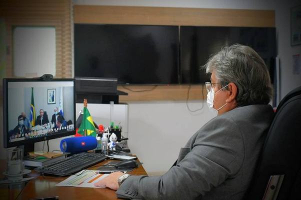 João Azevêdo se reúne com ministro da Saúde e projeta vacinação contra Covid-19 de todo grupo prioritário no primeiro semestre