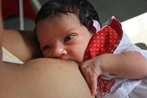Outubro Rosa: amamentação pode reduzir riscos do câncer de mama
