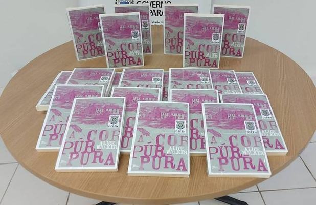 Bibliotecas de unidades prisionais recebem livros e ampliam processo de remição pela leitura