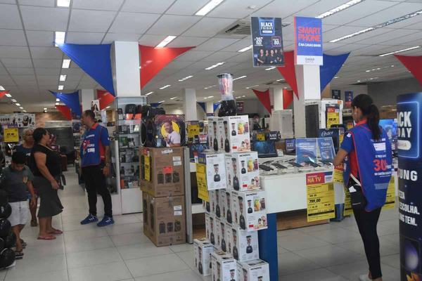 Comércio estende horário para atender o consumidor