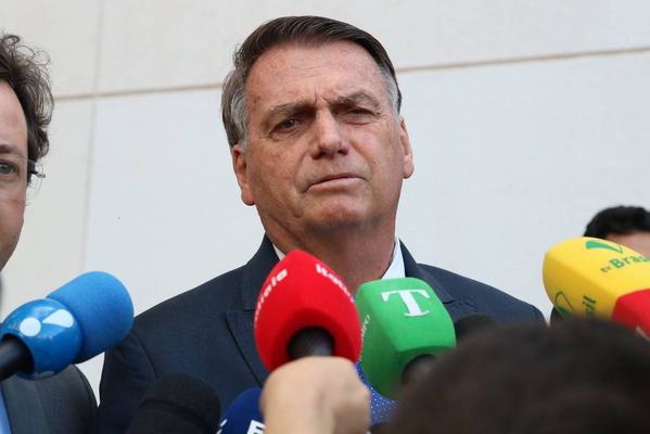 PGR denuncia Bolsonaro e mais 33