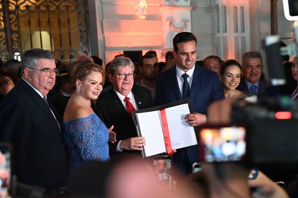 Lucas Ribeiro assume Governo da PB