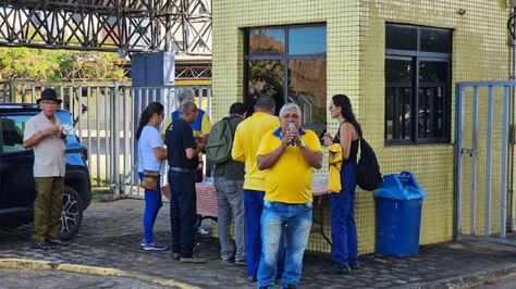 chamamento-para-os-trabalhadores-na-manha-de-ontem_-divulgacao-sindicato-1.jpg
