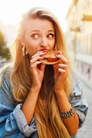 comendo-hamburg-freepik.jpg