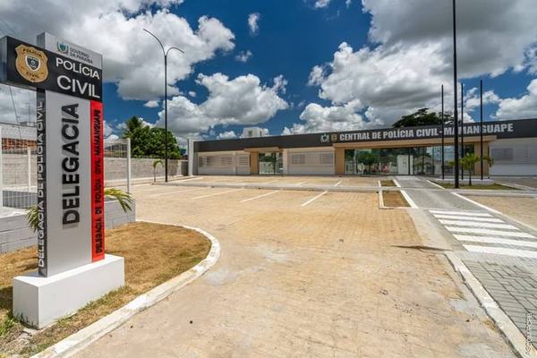 Lucas entrega a Central de Polícia