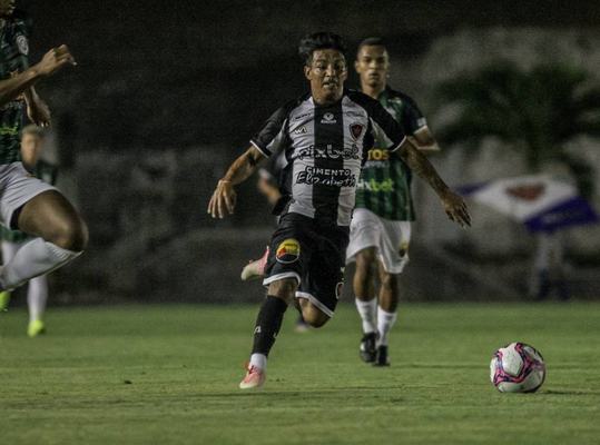 Botafogo goleia Nacional por  3 x 0 e está na final do Campeonato Paraibano
