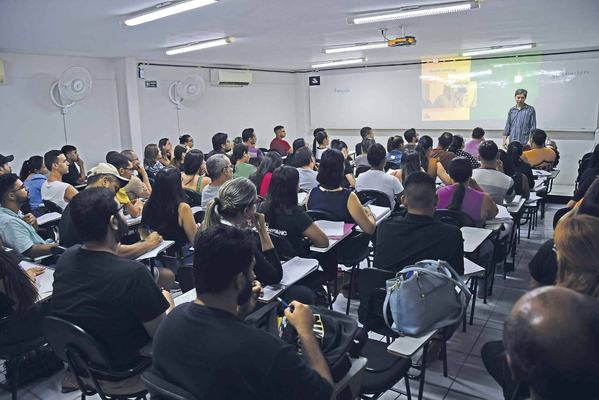 Novos editais aquecem mercado de cursinhos