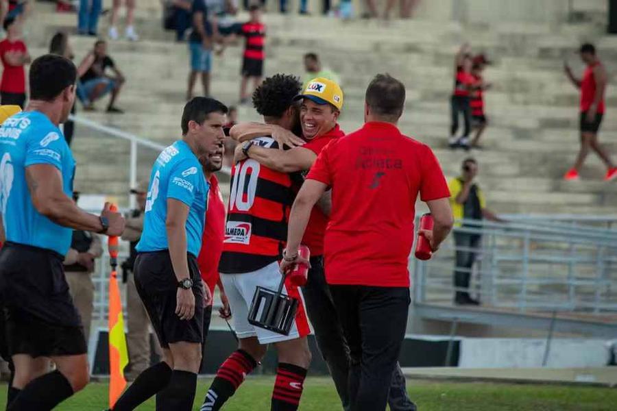 everton-e-piza-creditos-estefinho-francelino-campinense.jpg