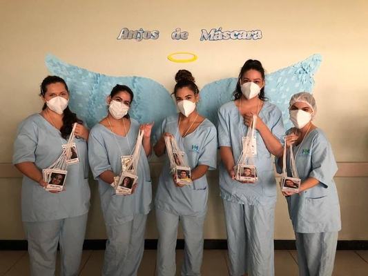 Projeto ‘Face do Cuidado’ realiza entrega de crachás humanizados no Hospital Metropolitano