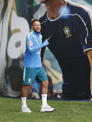 Expectativa pela estreia de Neymar