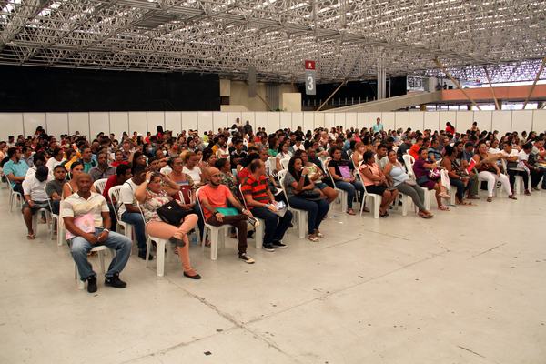 Trabalhadores lotam feirão por vaga de emprego em JP