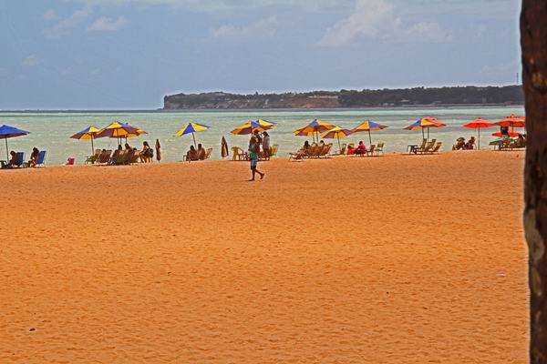 Pessoense vai à praia com o objetivo de gastar pouco