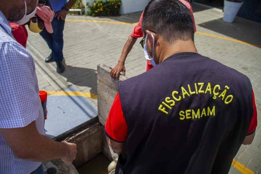 fiscalizacao-esgoto-clandestino-seinfra_semam-niaranjan-do-o-24022021_1-1024x683-foto-secom-j.jpg