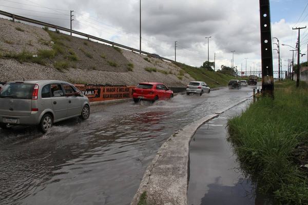 Chuvas causam transtornos em João Pessoa