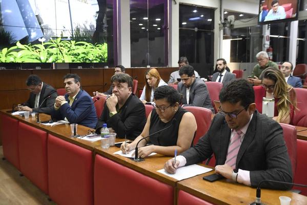 Distribuidores prestam depoimento