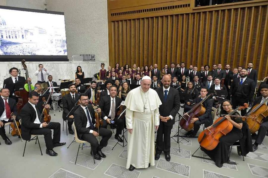foto-papa-andre-e-orquestra-3.jpg