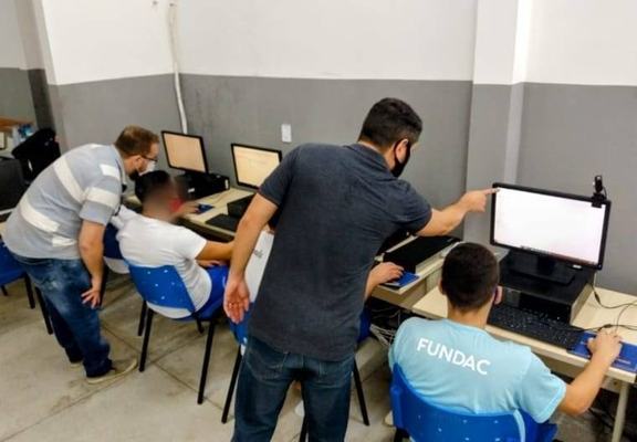 Fundac inicia aulas de informática para segunda turma de jovens e adolescentes do CSE