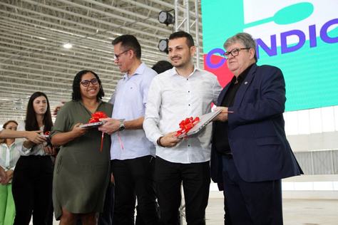 gov-entrega-equipamentos-para-escolas_f-evandro-31.jpg