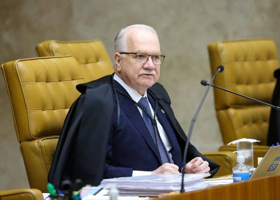 Honrarias para ministro e frei são aprovadas