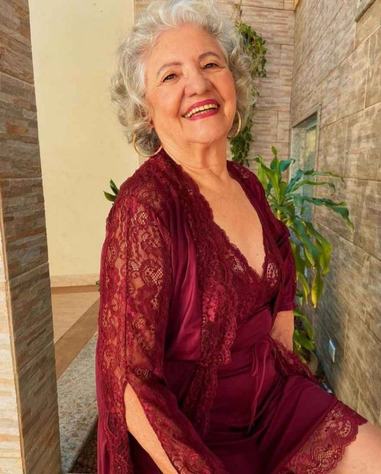 influenciadora-digital-mineira-inspira-dirce-ferreira-75-anos-inspira-varias-geracoes-sobre-feminilidade-e-valorizacao-do-seu-corpo_-instagram-donadirceferreira.jpg