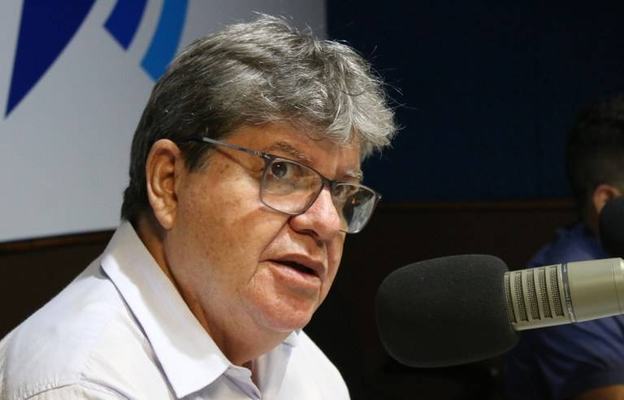 Governador proíbe carreatas e passeatas enquanto durar pandemia do coronavírus; leia o decreto