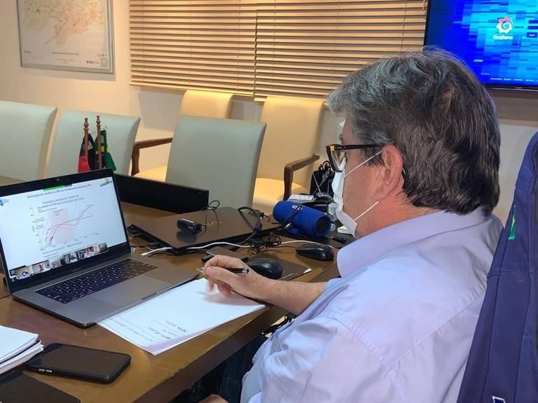 joao-azevedo_videochamada-1.jpg