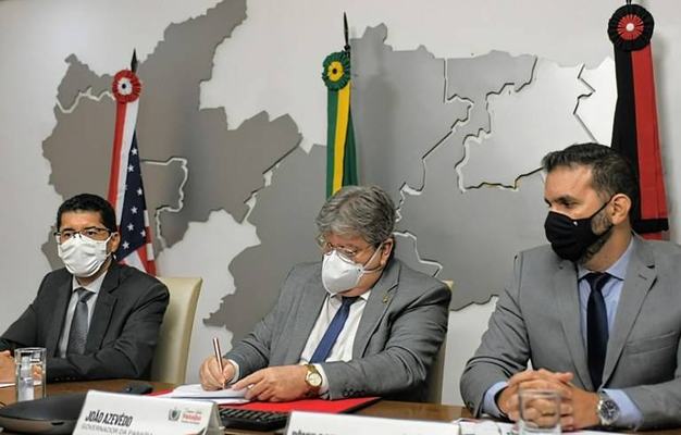 João Azevêdo e embaixador dos EUA assinam memorando de entendimento e estabelecem parcerias em áreas estratégicas para o desenvolvimento do estado
