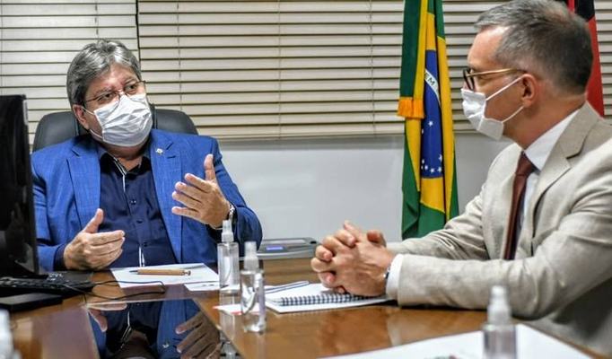 João Azevêdo se reúne com cônsul francês e discute possibilidades de cooperação entre a Paraíba e França