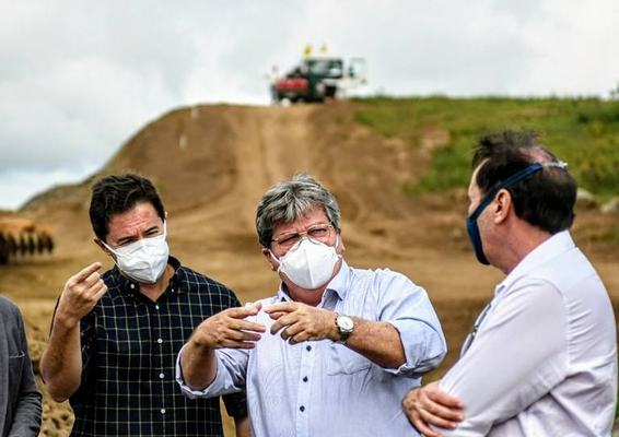 João Azevêdo inspeciona obras de mobilidade urbana e de segurança do Governo em Campina Grande