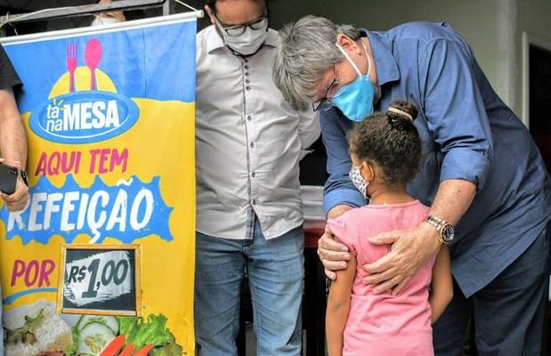 Em Alagoa Nova e Remígio: João Azevêdo visita obras e conhece restaurante do programa Tá na Mesa