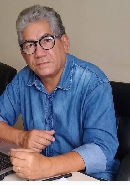 Rodrigues autografa “Ensaio de Tempo” no Bistrô 17 | Foto: Divulgação 