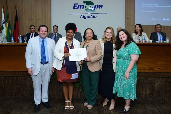 Pesquisadora assume chefia-geral da Embrapa Algodão