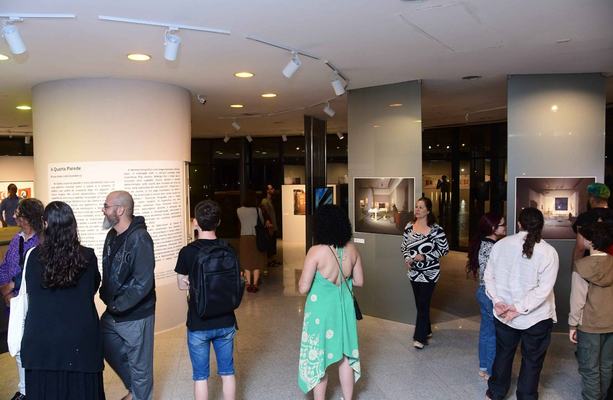 Museu de Arte Popular abre exposição de artista português